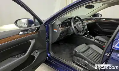 Volkswagen Passat 2018 2.0 Автомат в Москве № 357847, миниатюра 9