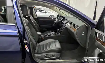 Volkswagen Passat 2018 2.0 Автомат в Москве № 357847, миниатюра 10