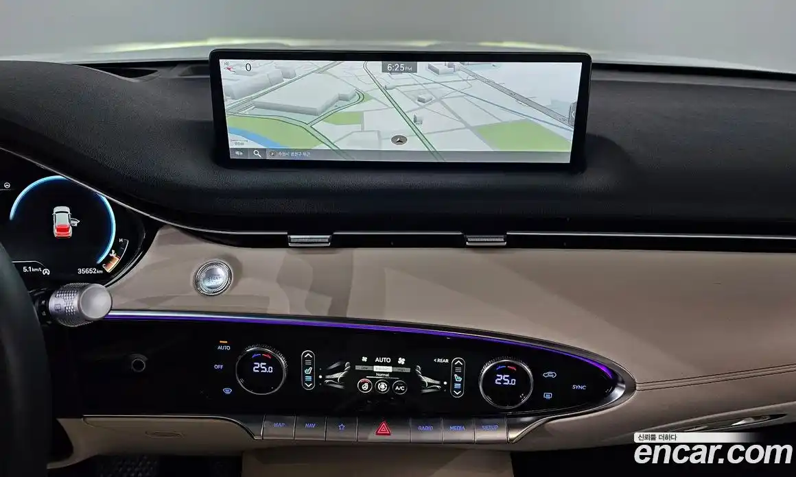 Genesis GV70 2024 2.5 Автомат в Москве № 386097, фото 14