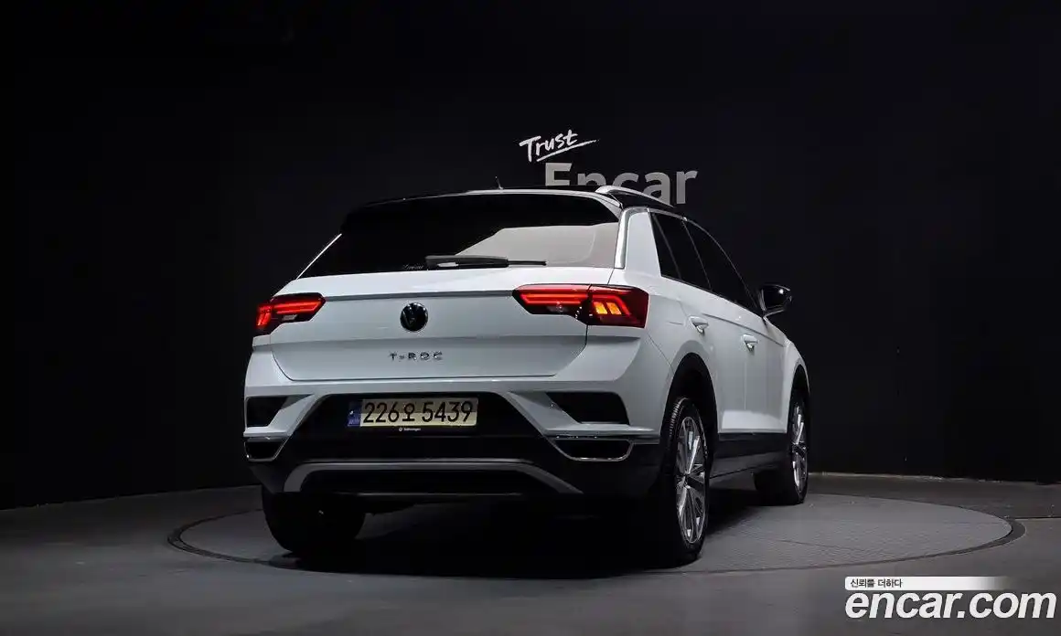Volkswagen T-Roc 2022 2.0 Автомат в Москве № 432236, фото 4