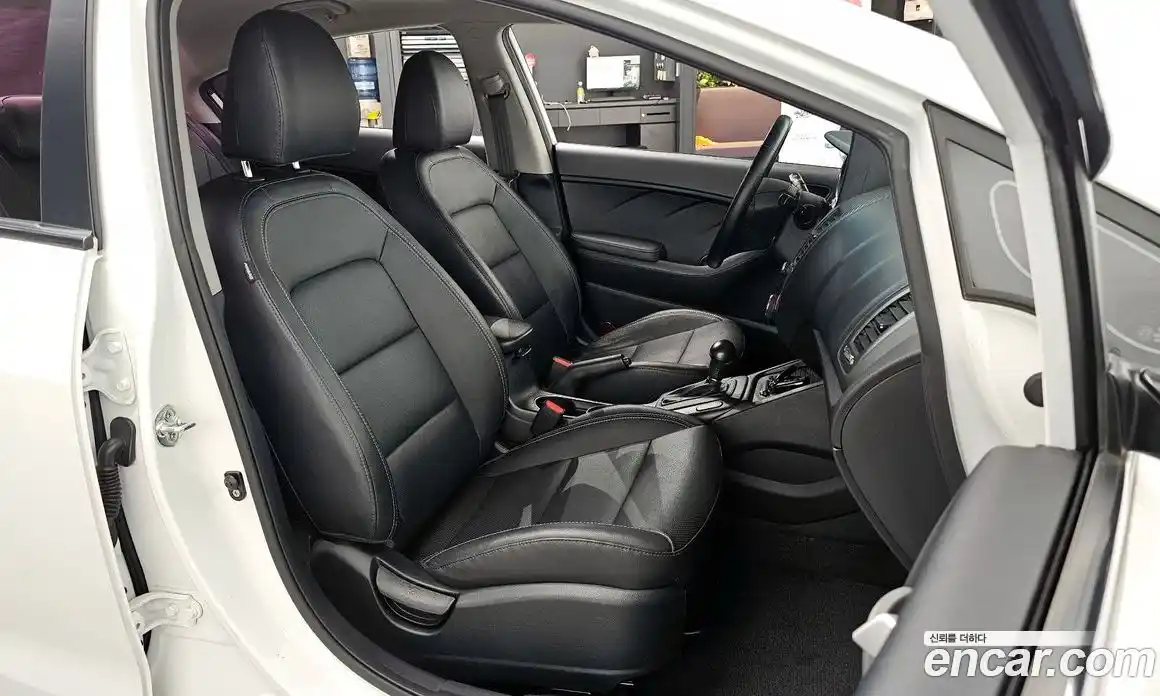 Kia K3 2013 1.6 Автомат в Москве № 452667, фото 9