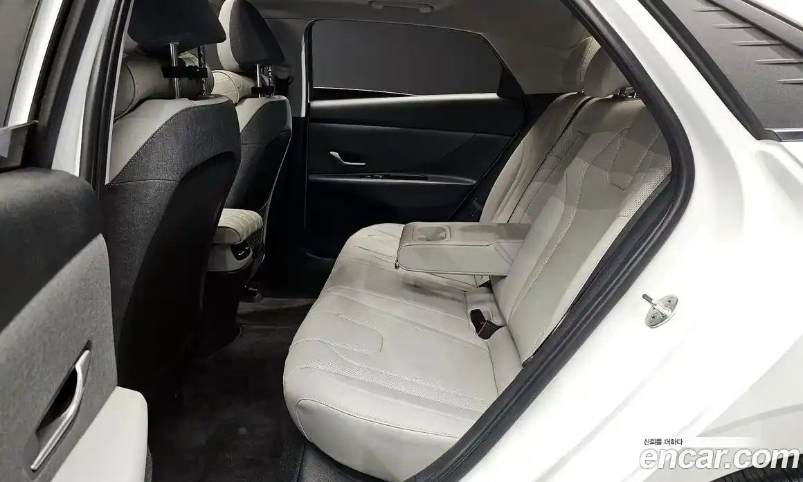 Hyundai Avante 2023 1.6 Автомат в Москве № 457401, фото 12