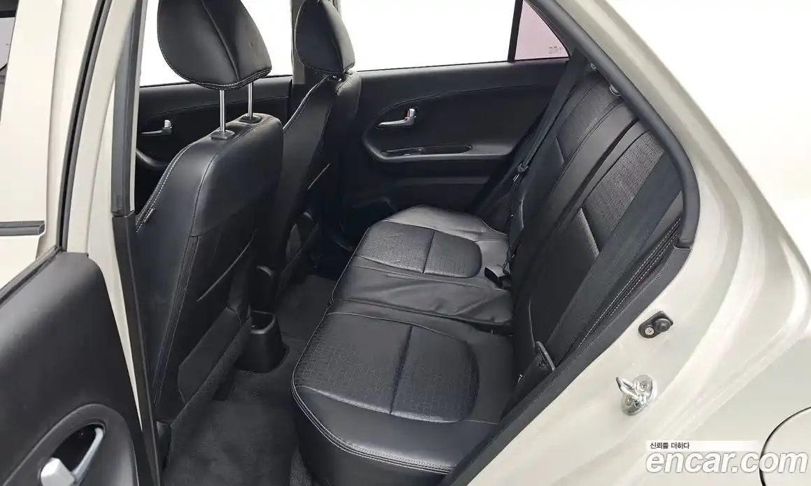 Kia Morning 2016 1.0 Автомат в Москве № 128542, фото 10