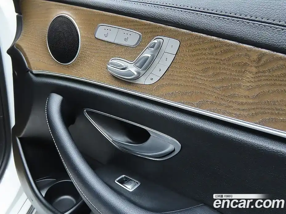 Mercedes-Benz E-Class 2022 2.0 Автомат в Москве № 140738, фото 15