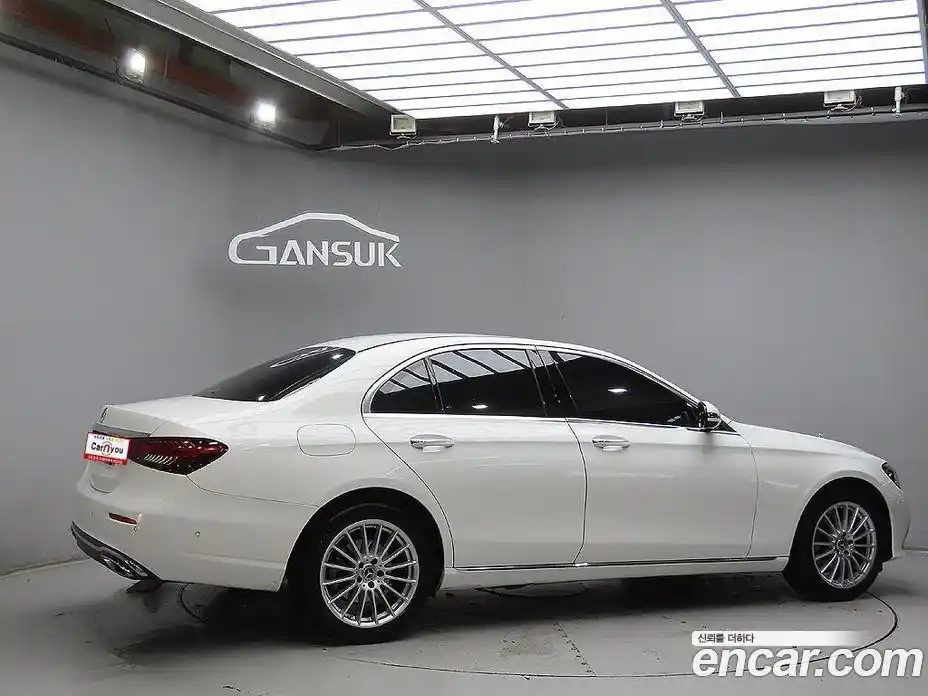 Mercedes-Benz E-Class 2022 2.0 Автомат в Москве № 140738, фото 4