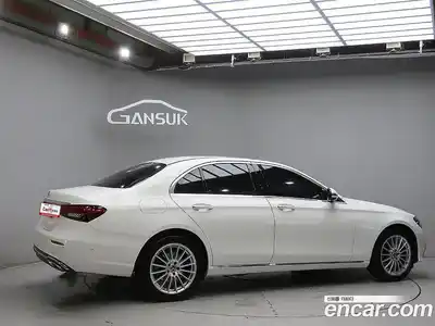 Mercedes-Benz E-Class 2022 2.0 Автомат в Москве № 140738, миниатюра 4