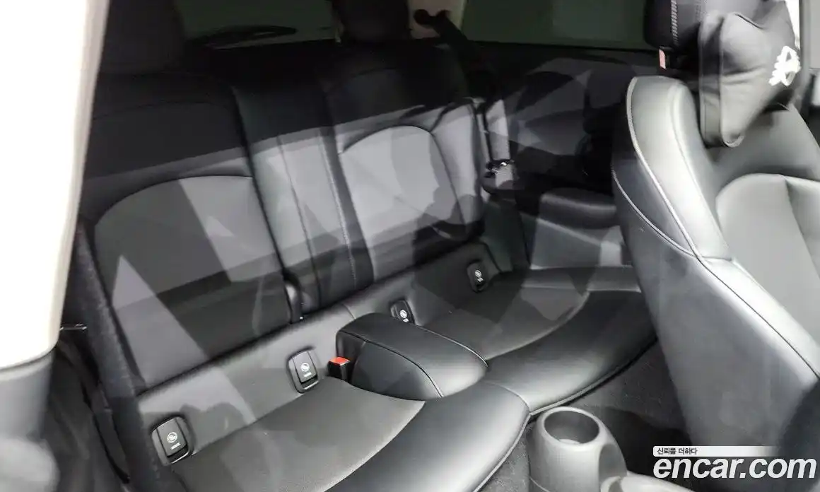 Mini Cooper 2016 1.5 Автомат в Москве № 152365, фото 12