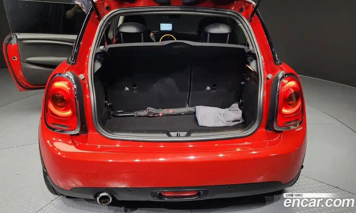 Mini Cooper 2016 1.5 Автомат в Москве № 152365, фото 3