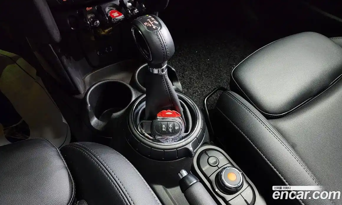 Mini Cooper 2016 1.5 Автомат в Москве № 152365, фото 7