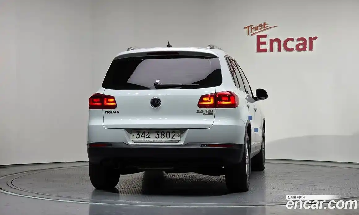 Volkswagen Tiguan 2015 2.0 Автомат в Москве № 155901, фото 17