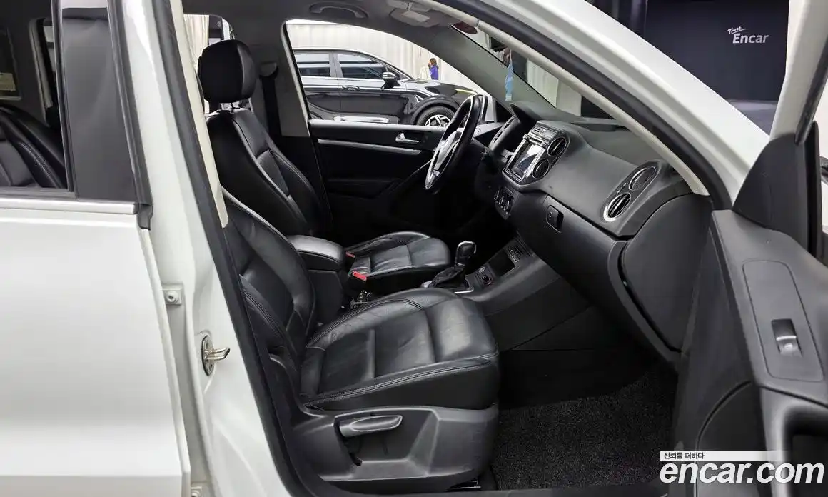 Volkswagen Tiguan 2015 2.0 Автомат в Москве № 155901, фото 18