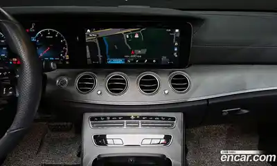 Mercedes-Benz E-Class 2022 2.0 Автомат в Москве № 161462, миниатюра 3