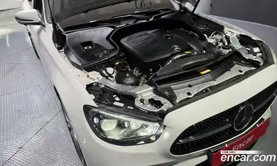 Mercedes-Benz E-Class 2022 2.0 Автомат в Москве № 161462, миниатюра 4