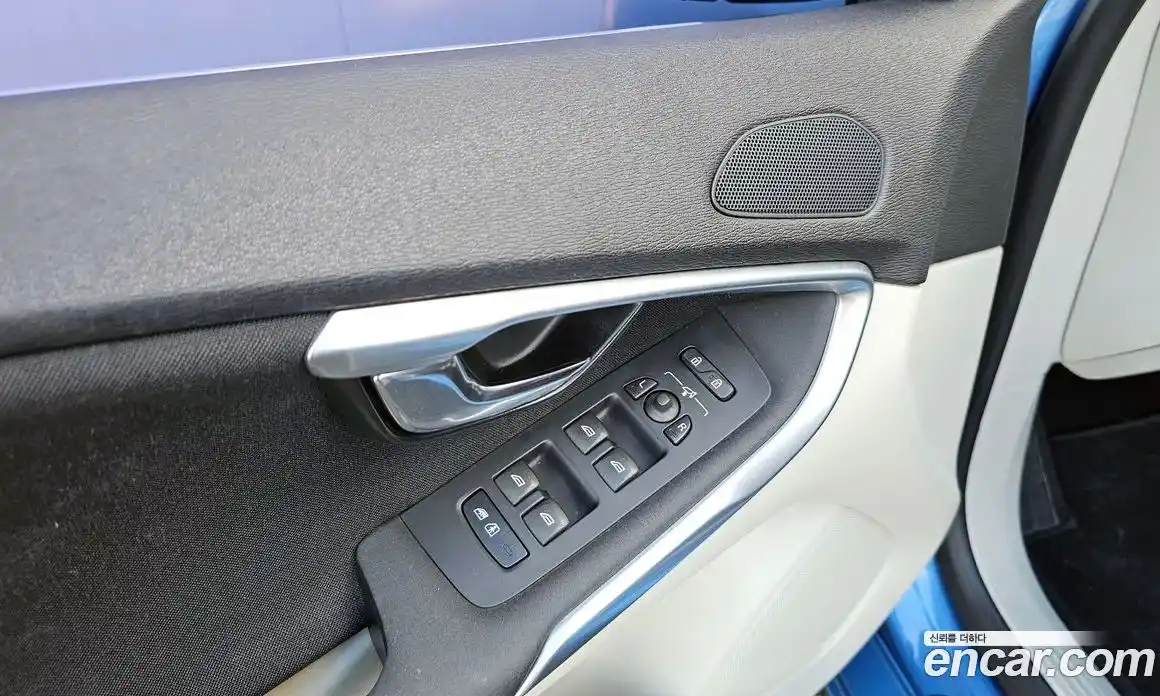 Volvo V40 2015 1.6 Автомат в Москве № 164545, фото 17