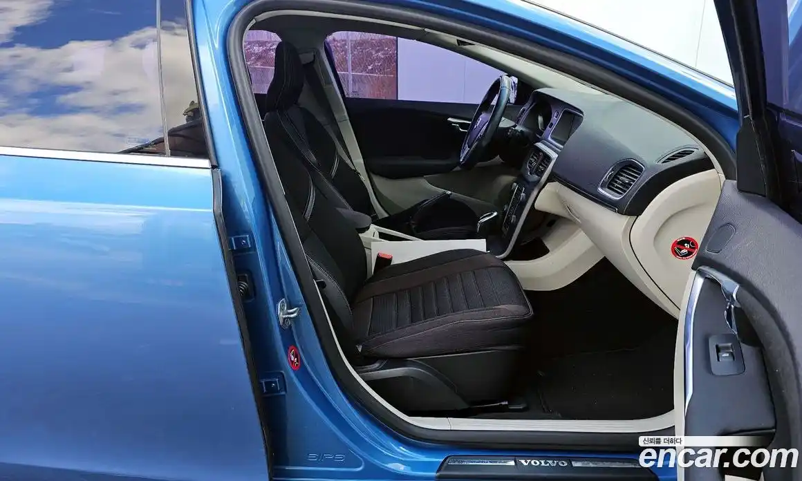 Volvo V40 2015 1.6 Автомат в Москве № 164545, фото 3