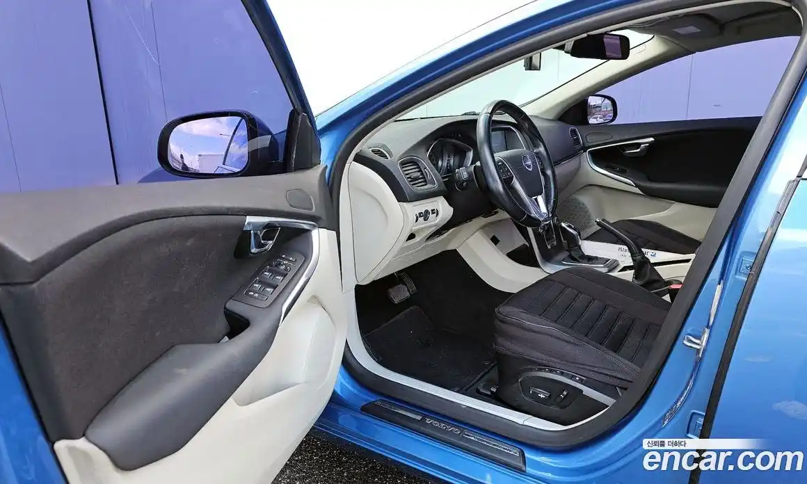 Volvo V40 2015 1.6 Автомат в Москве № 164545, фото 7