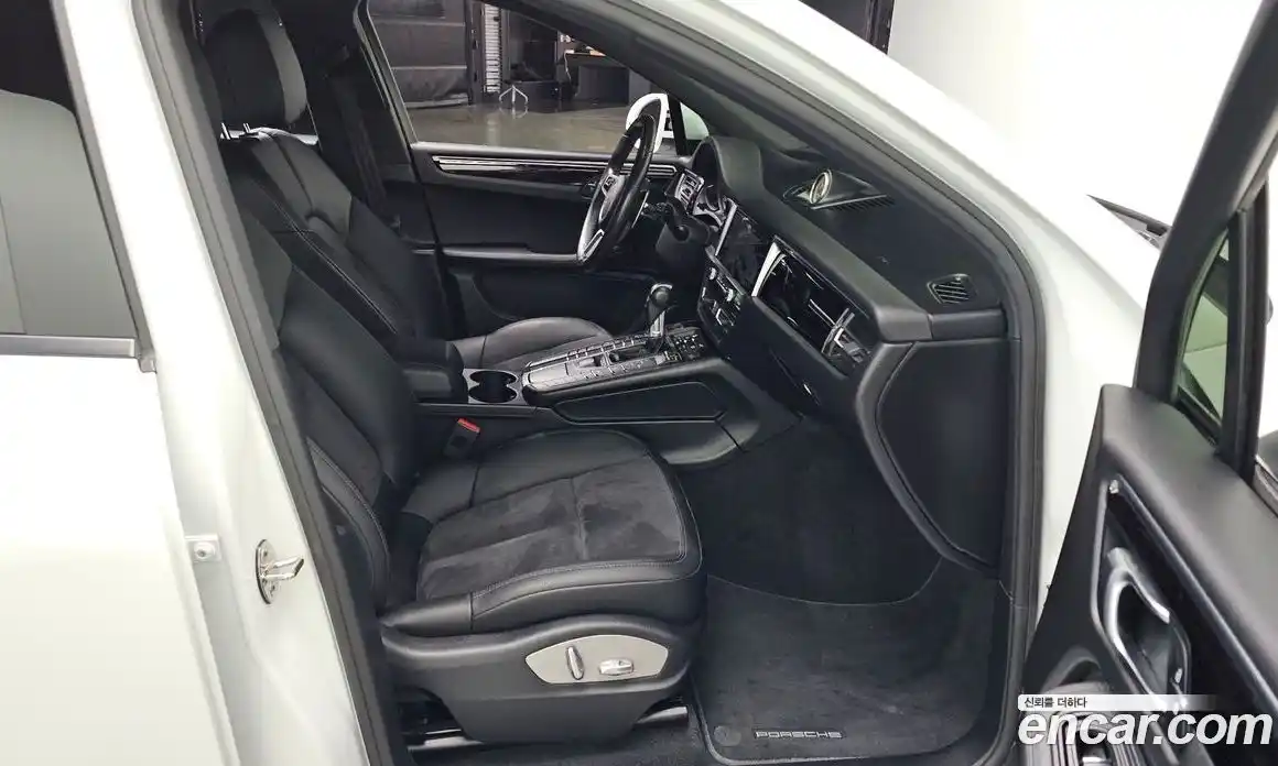 Porsche Macan 2020 2.0 Автомат в Москве № 165461, фото 1