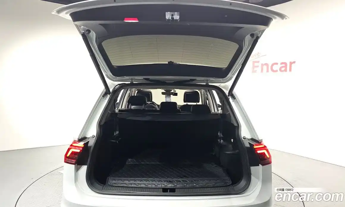 Volkswagen Tiguan 2023 2.0 Автомат в Москве № 168524, фото 19