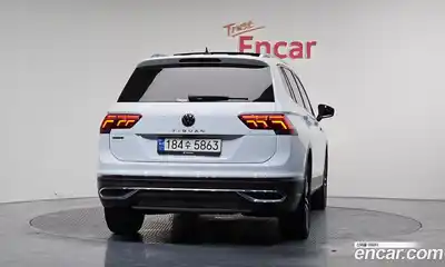 Volkswagen Tiguan 2023 2.0 Автомат в Москве № 168524, миниатюра 3