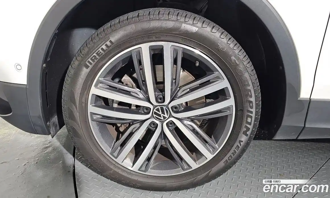 Volkswagen Tiguan 2023 2.0 Автомат в Москве № 168524, фото 4