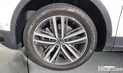 Volkswagen Tiguan 2023 2.0 Автомат в Москве № 168524, миниатюра 4