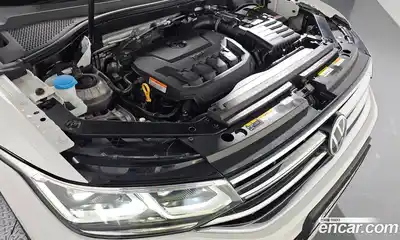 Volkswagen Tiguan 2023 2.0 Автомат в Москве № 168524, миниатюра 5