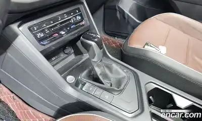 Volkswagen Tiguan 2023 2.0 Автомат в Москве № 168524, миниатюра 8