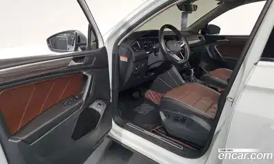 Volkswagen Tiguan 2023 2.0 Автомат в Москве № 168524, миниатюра 9