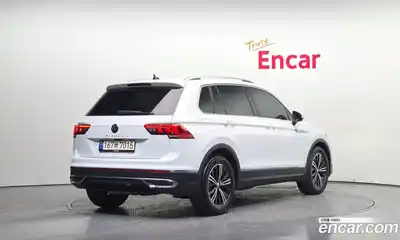 Volkswagen Tiguan 2023 2.0 Автомат в Москве № 168693, миниатюра 2