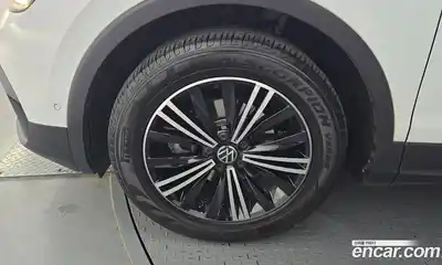 Volkswagen Tiguan 2023 2.0 Автомат в Москве № 168693, миниатюра 5