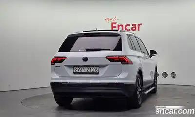 Volkswagen Tiguan 2020 2.0 Автомат в Москве № 168828, миниатюра 3