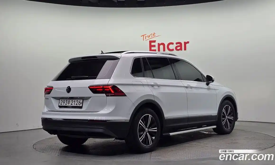 Volkswagen Tiguan 2020 2.0 Автомат в Москве № 168828, фото 7