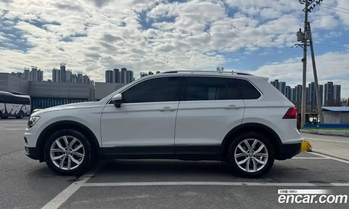 Volkswagen Tiguan 2020 2.0 Автомат в Москве № 169204, фото 4