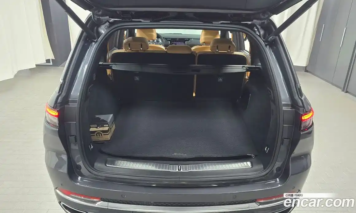 Jeep Cherokee 2023 2.0 Автомат в Москве № 169341, фото 3