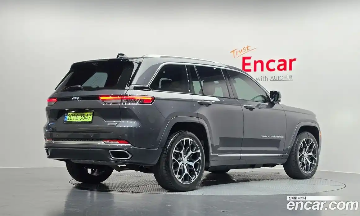 Jeep Cherokee 2023 2.0 Автомат в Москве № 169341, фото 10