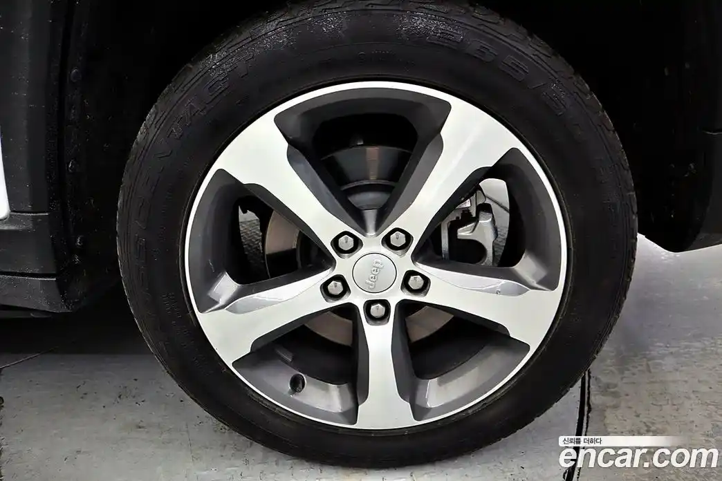 Jeep Cherokee 2023 3.6 Автомат в Москве № 169982, фото 20