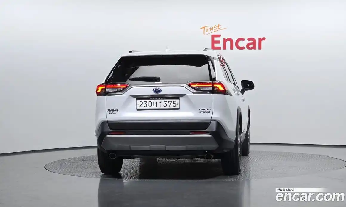 Toyota RAV4 2023 2.5 Автомат в Москве № 170227, фото 5
