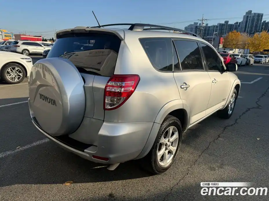 Toyota RAV4 2011 2.5 Автомат в Москве № 170361, фото 3