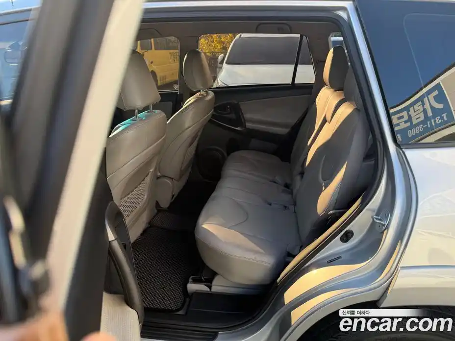 Toyota RAV4 2011 2.5 Автомат в Москве № 170361, фото 10