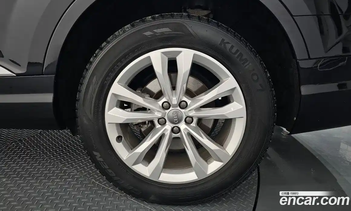 Audi Q7 2019 2.0 Автомат в Москве № 183375, фото 3