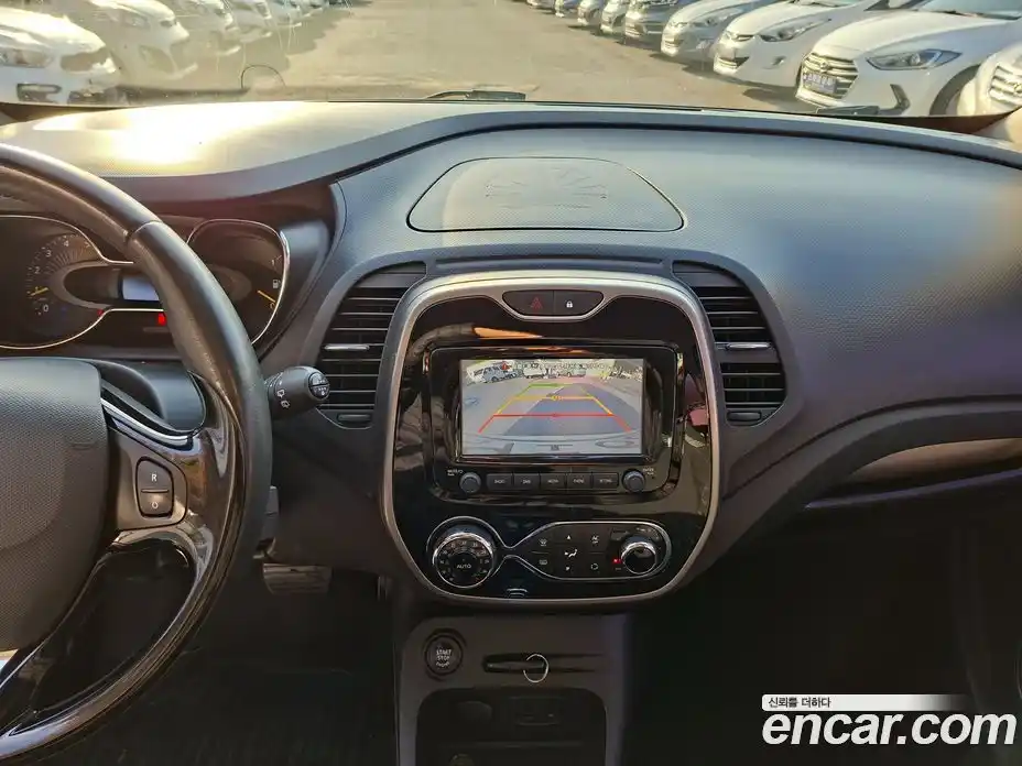 Renault QM3 2015 1.5 Автомат в Москве № 186495, фото 14