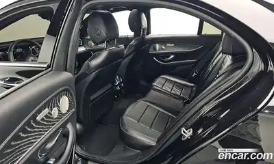 Mercedes-Benz E-Class 2023 2.0 Автомат в Москве № 194558, миниатюра 12