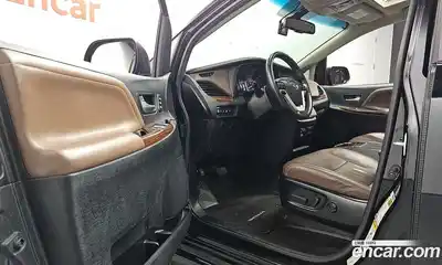 Toyota Sienna 2017 3.5 Автомат в Москве № 199643, миниатюра 3