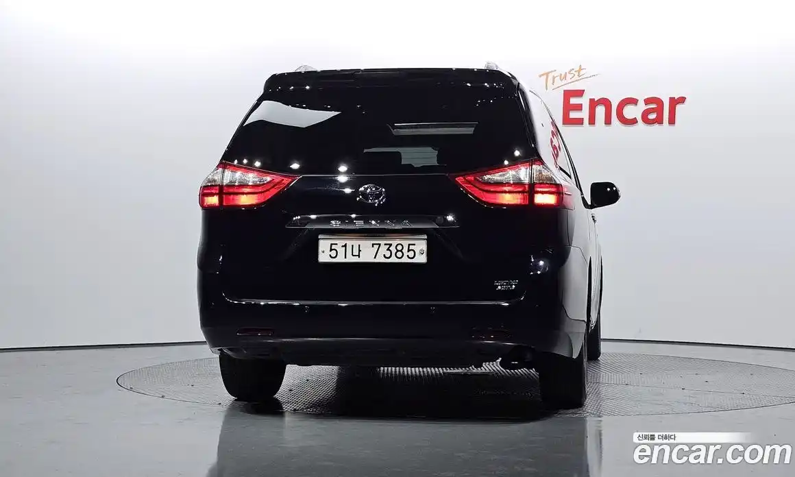 Toyota Sienna 2017 3.5 Автомат в Москве № 199643, фото 9