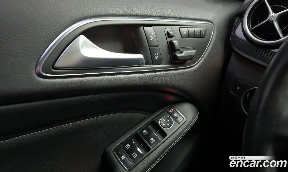 Mercedes-Benz B-Class 2015 1.8 Автомат в Москве № 212231, фото 18