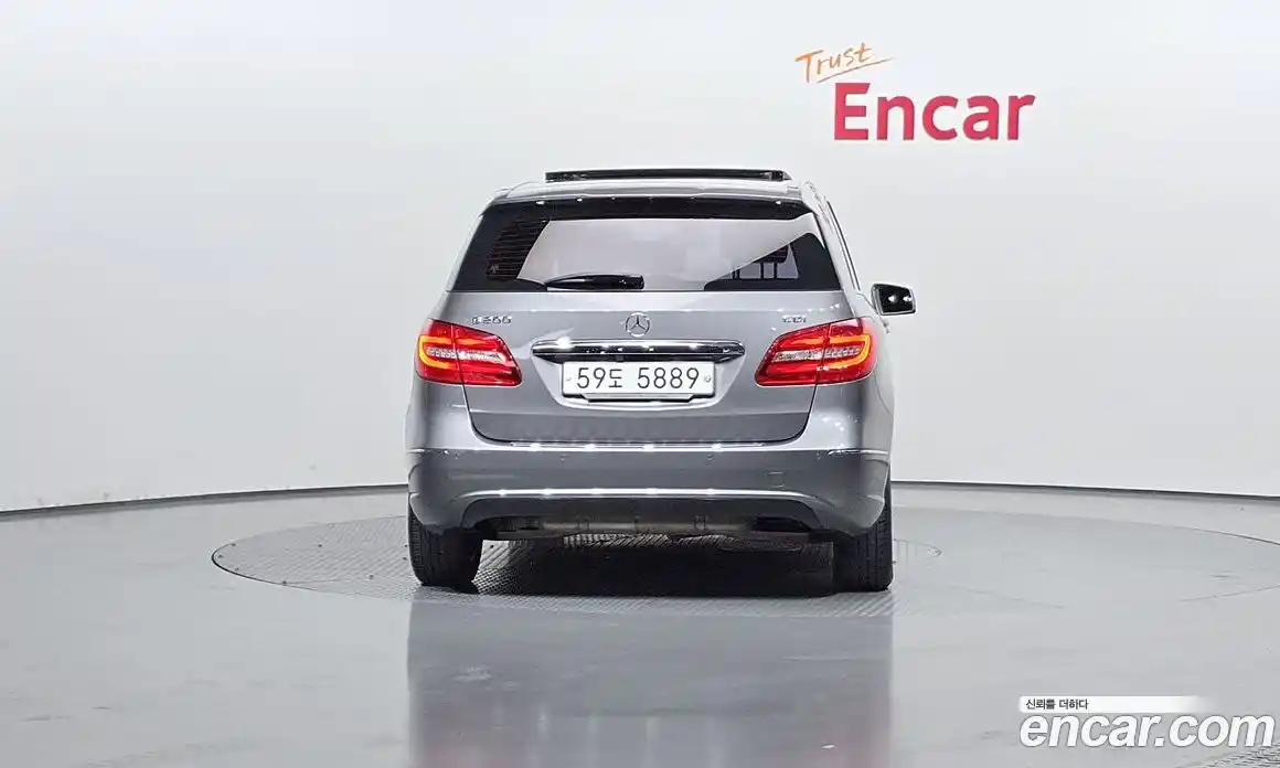 Mercedes-Benz B-Class 2015 1.8 Автомат в Москве № 212231, фото 4