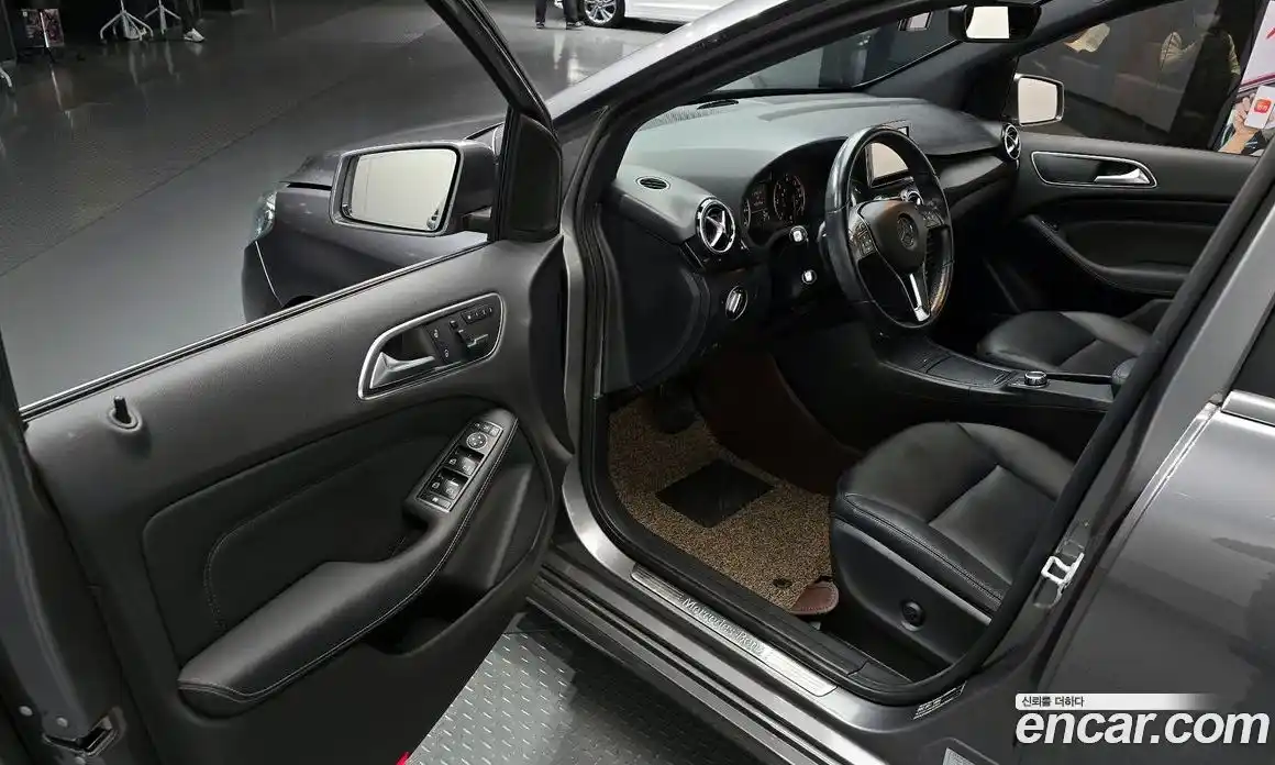 Mercedes-Benz B-Class 2015 1.8 Автомат в Москве № 212231, фото 10