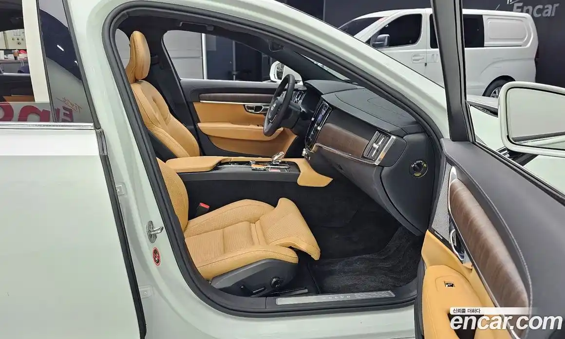 Volvo S90 2025 2.0 Автомат в Москве № 212769, фото 4