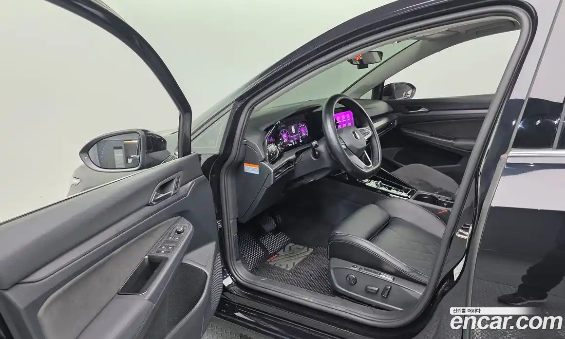 Volkswagen Golf 2023 2.0 Автомат в Москве № 215068, фото 14