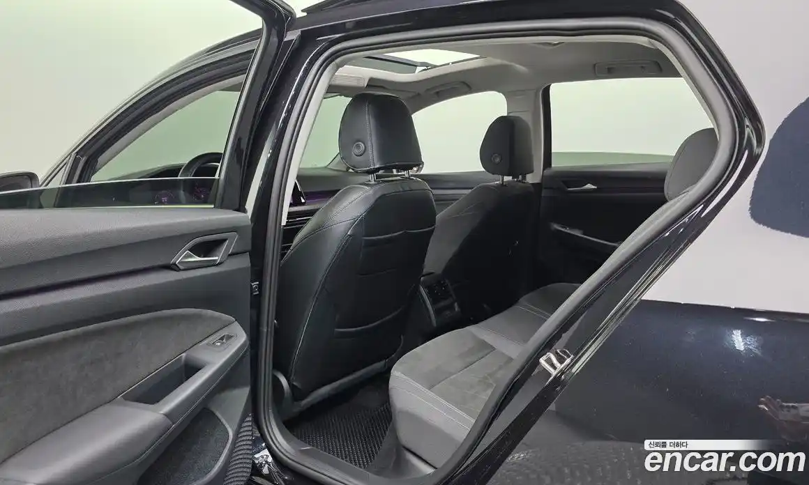 Volkswagen Golf 2023 2.0 Автомат в Москве № 215068, фото 18